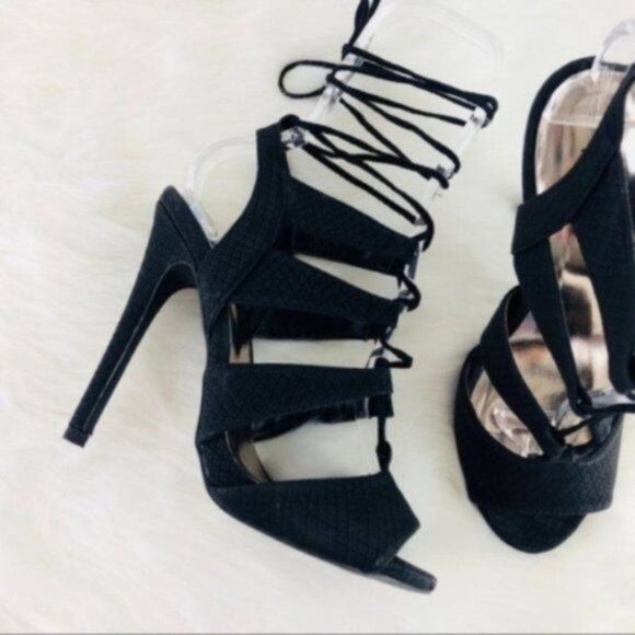 QUPID ‘Glee’ Faux Snake Printed Black Lace Up Heel - Picture 2 of 6
